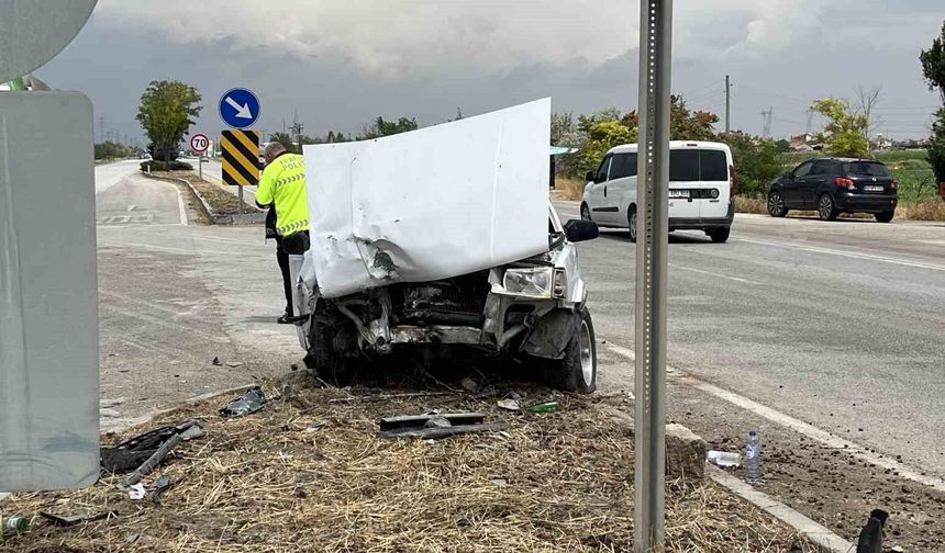 Konya'da otomobiller çarpıştı: 1'i ağır 5 yaralı
