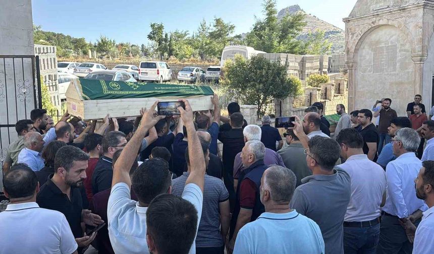 Mardin'deki kazada hayatını kaybeden 2 kişi toprağa verildi