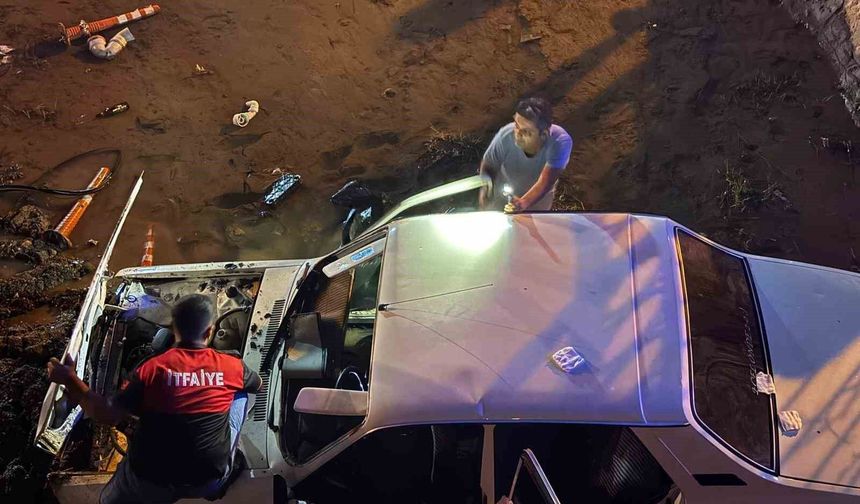 Osmaniye'de otomobil köprüden kanala düştü: 4 yaralı
