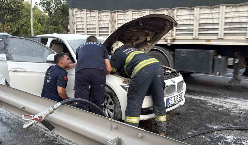 Sanayiden 10 dakika önce aldığı otomobili yandı