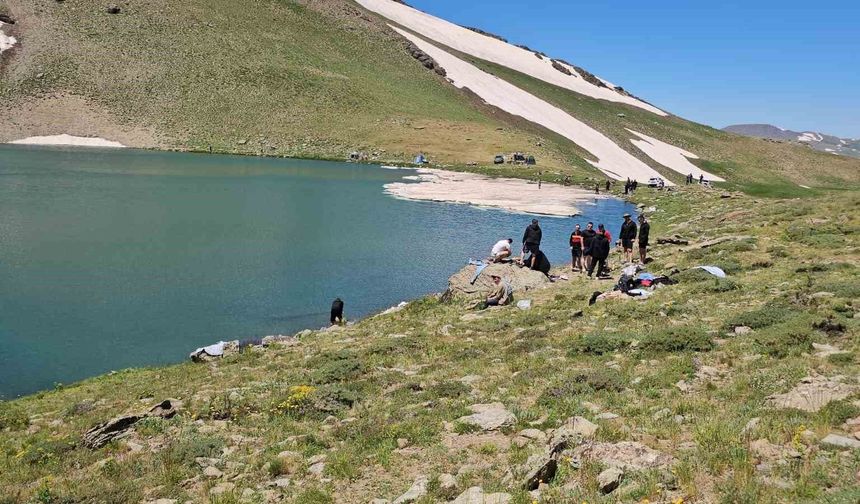 Sıcaktan bunalanlar Çalyan Gölü'ne akın ediyor