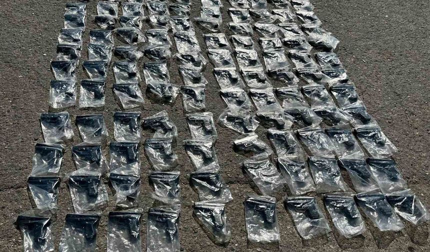 Tuzla'da durdurulan otobüsten cephanelik çıktı: 120 silah ele geçirildi