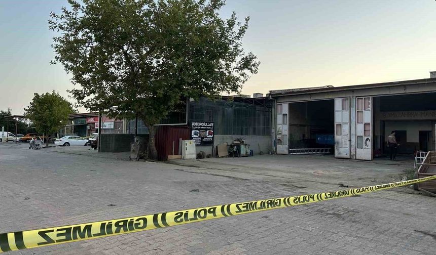 Uşak'ta iki esnaf arasındaki tartışma silahlı kavgaya dönüştü: 13 yaralı