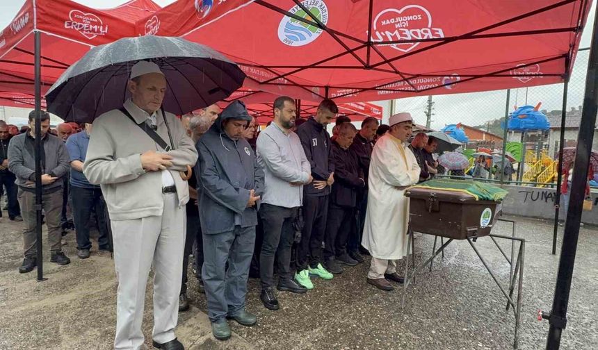 Zonguldaklı denizci Kadir Kamilçelebi son yolculuğuna uğurlandı