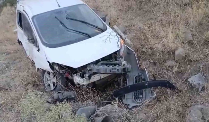 Sason’da ticari araç takla attı: 1 yaralı