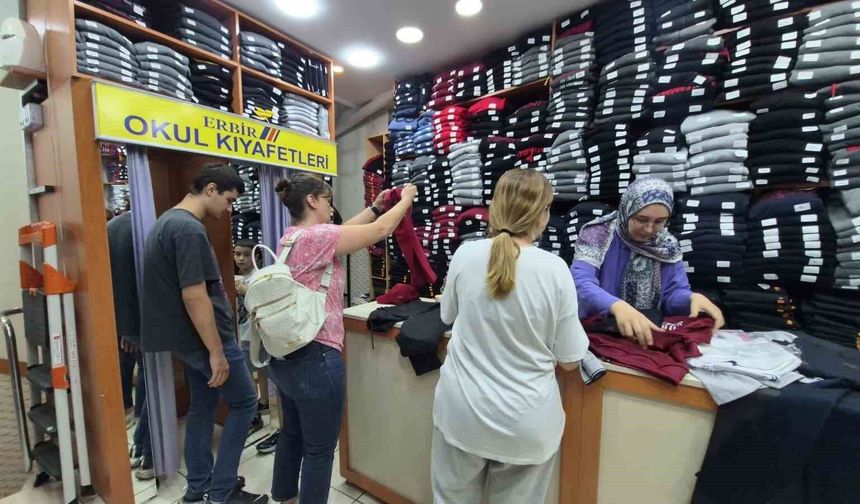 Okul kıyafetlerinde arma zorunluluğu geri döndü: “Güvenlik ve disiplin artacak”
