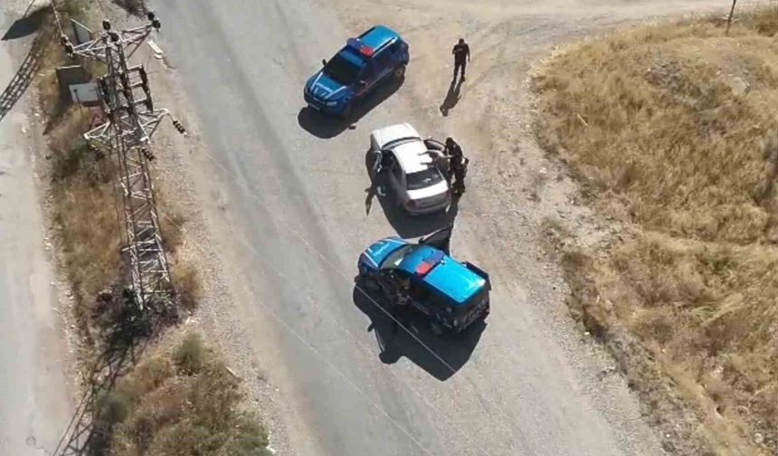 30 yıl hapis cezasıyla aranıyordu: Jandarma havadan izledi, karadan kıskıvrak yakaladı