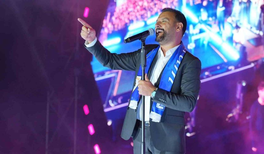 Alişan'dan Erzurum'da türkü dolu festival akşamı