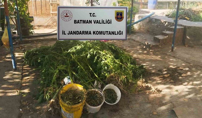 Batman'da kaçakçılık operasyonlarında çok sayıda kaçak ürün ele geçirildi