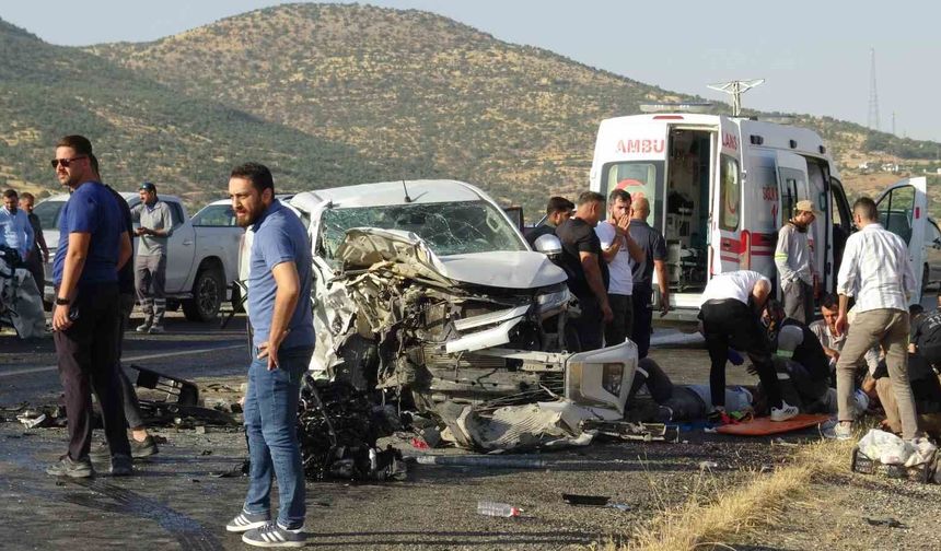 Batman'da pikap ile hafif ticari araç çarpıştı: 7 yaralı