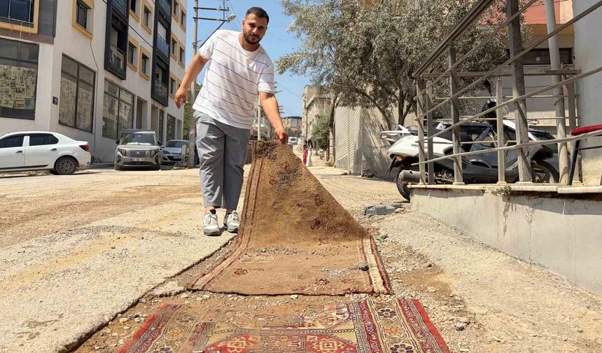 Bayraklı'da bozuk ve çamurlu yollar vatandaşı isyan ettirdi