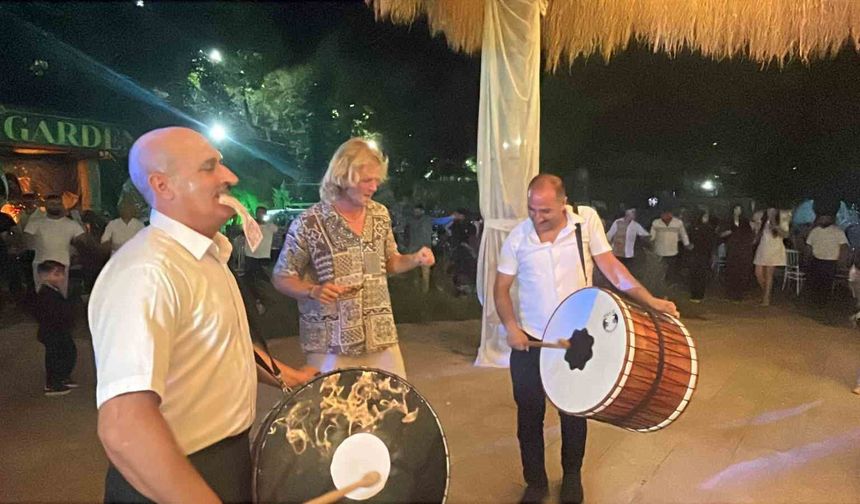 Binlerce kilometreden geldiler, Nevşehir'de halay çektiler