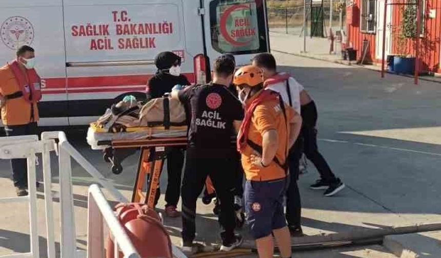Çanakkale Boğazı'ndaki ticari gemide kalp krizi geçiren personel hastaneye sevk edildi