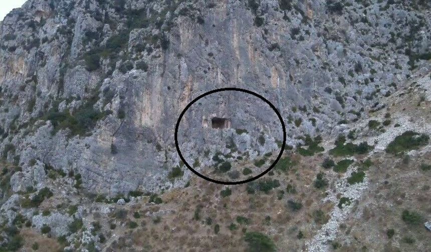 Dağ yüzeyindeki mağarada mahsur kalan şahıs kurtarıldı