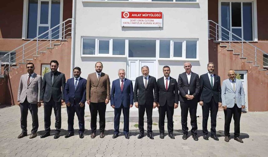 Diyanet İşleri Başkanı Arpaguş, Ahlat'ta ilçe müftüleriyle bir araya geldi