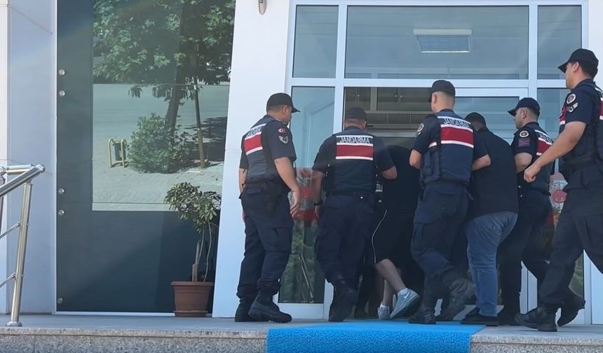 Dolandırıcılar 1 milyon liralık altınla kaçtı, jandarma 48 saat geçmeden yakaladı