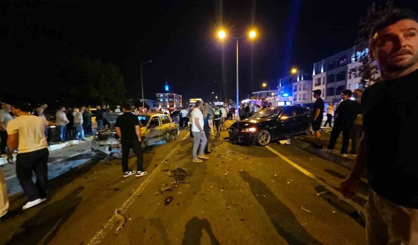 Düzce'de 6 araçlı zincirleme kaza: 2 yaralı