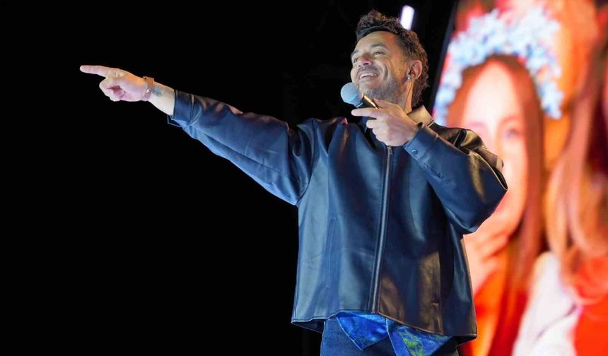 Erzurum'da festival sahnesi Buray'la renklendi