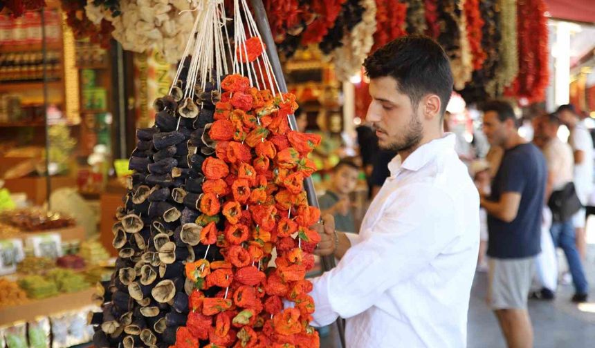 Gaziantep'te kurutmalık sebzeler tezgahlarda yerini aldı