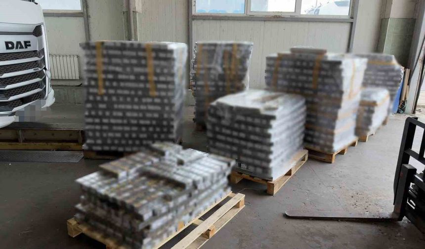 Hamzabeyli'den çıkan tırda 1 milyon 140 bin kaçak sigara ele geçirildi