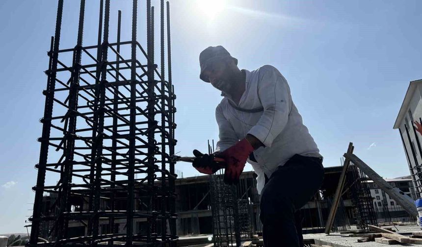 Kavurucu sıcakta ekmek mücadelesi