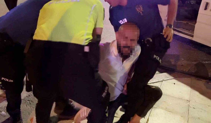 'Kelepçe vuramazlar, imkansız' dedi, kelepçelenip gözaltına alındı
