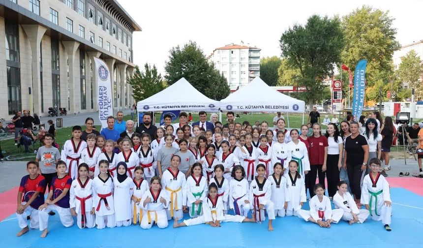 Minik Tekvandocular Kütahya'da dostluk için mücadele etti