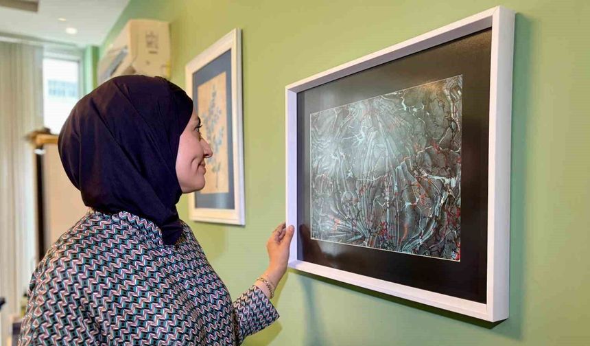 Geleneksel Sanata Modern Dokunuş: İzmir’de Ebru Sanatı Gelecek Nesillere Aktarılıyor