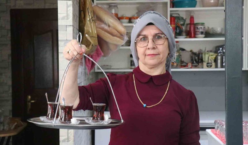 Önyargıları çay bardağında eritti: 5 çocuk annesi kıraathane işleterek aile geçindiriyor