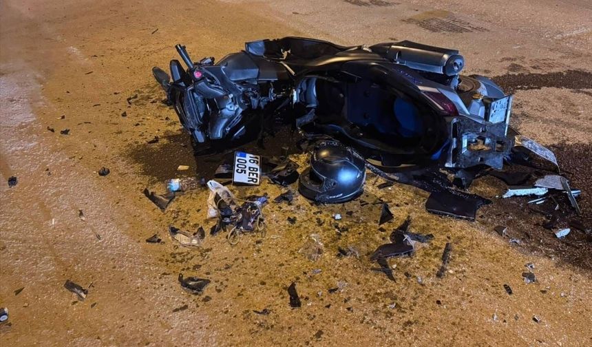 Otomobil ile motosiklet kafa kafaya çarpıştı: 1 ağır yaralı