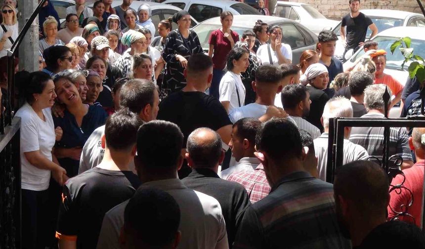 Silahlı saldırıda öldürülen baba ve oğluna hüzünlü veda