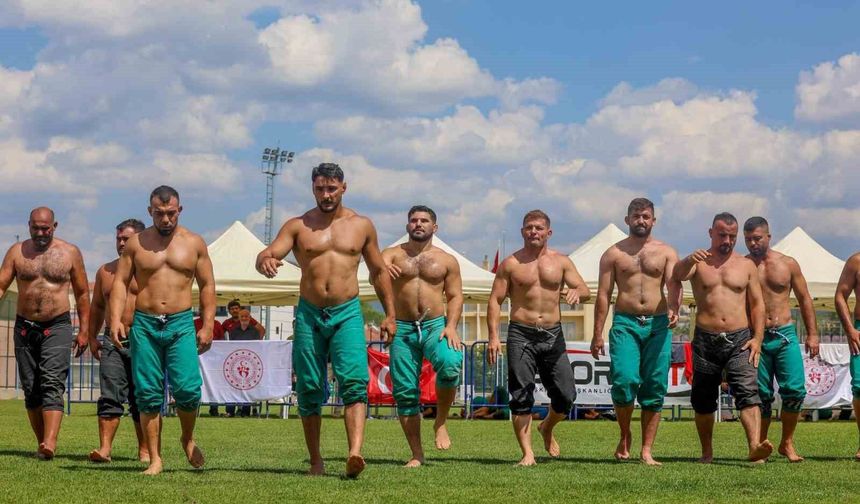 Taşköprü'de başpehlivan ve karakucak güreşleri nefes kesti