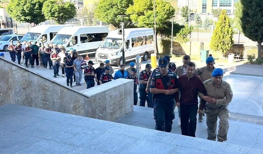 Uşak'ta belediye şirketlerinde sigortalı gösterilip Yalım'ın işletmelerinde çalışanlarına yönelik operasyonda 9 kişi tutuklandı
