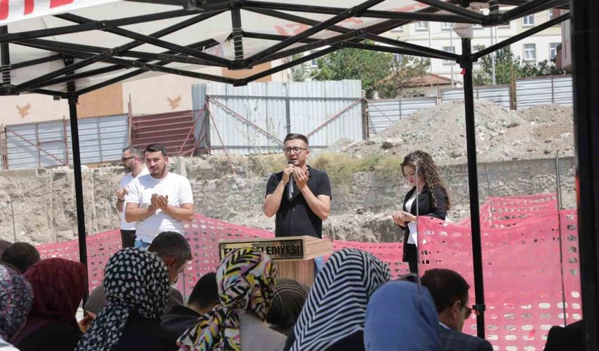 Vali Işın'dan 9 yıl sonra karşılaştığı eski askere: 'O duayı yeniden et'