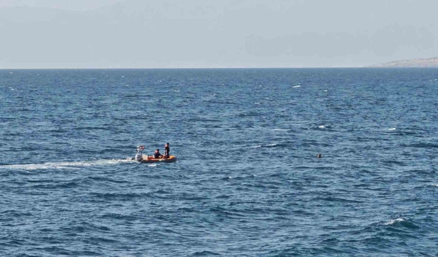 Van Gölü'nde akıntıya kapılan yüzücü sahil güvenlik ekiplerince kurtarıldı
