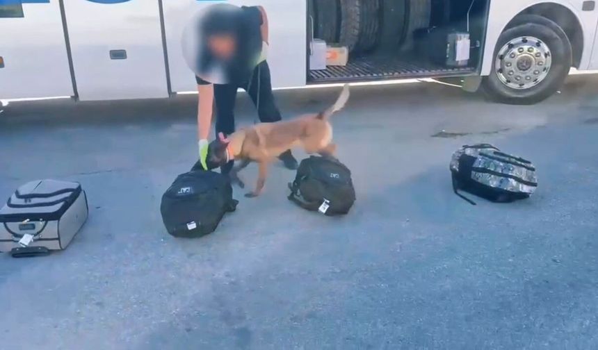 Yüksekova'da zehir tacirlerine darbe: Kıyafetlere emdirilmiş 13 kilo metamfetamin ele geçirildi