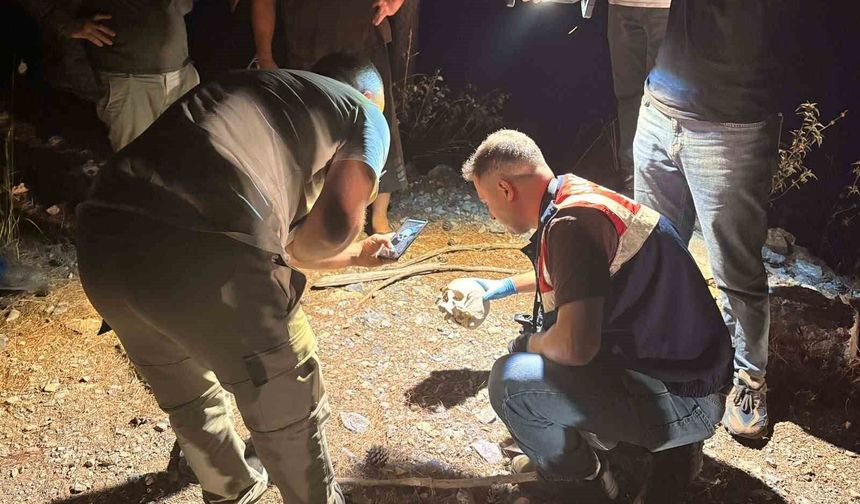 15 aydır kayıp şahsın kimliği ve kıyafeti ile 50 metre ilerisinde kafatası bulundu