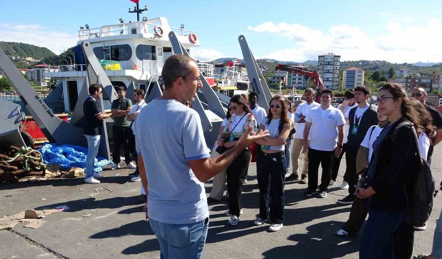 20 ülkeden öğrenciler KTÜ'nün araştırma gemisiyle Karadeniz'e açıldı
