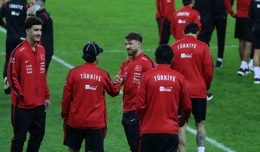 A Milli Takım, Kocaeli Stadı'nda yürüyüş yaptı
