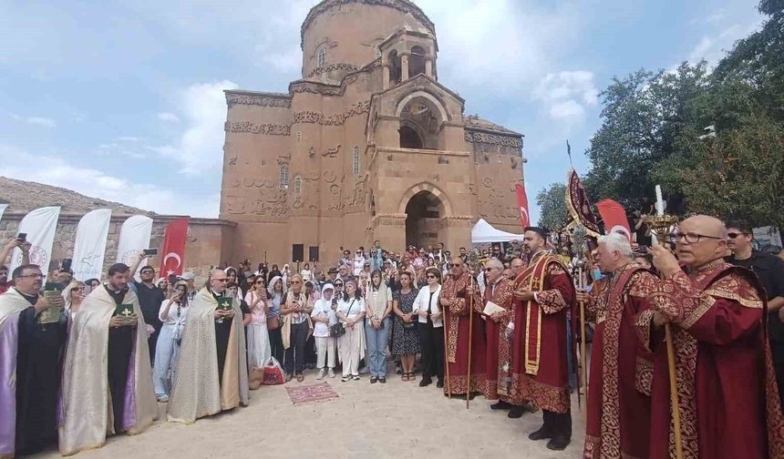 Akdamar Kilisesi'ndeki 14'üncü ayin sona erdi