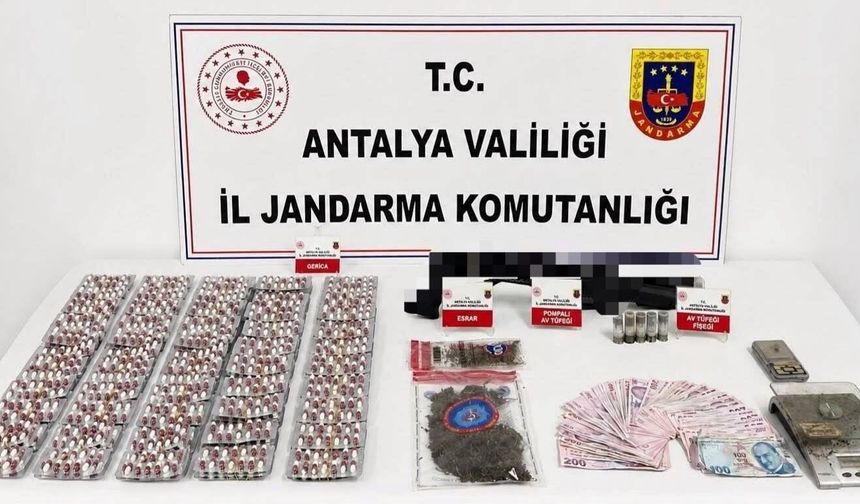 Antalya'da iki ilçede uyuşturucu operasyonu: 6,8 kilo skunk ele geçirildi