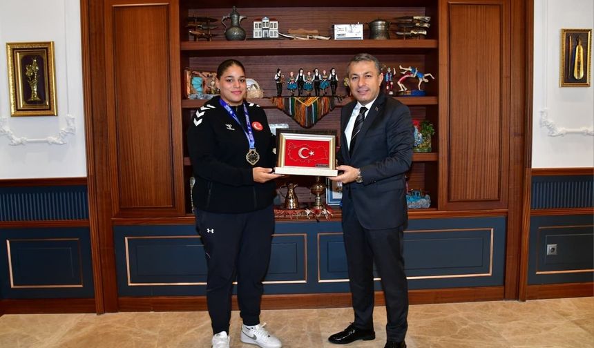 Avrupa Şampiyonu bayan millî boksörleri kabul etti
