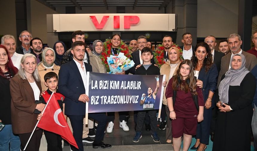 Avrupa Şampiyonu boksör Havvanur Kethüda'ya memleketi Trabzon'da coşkulu karşılama