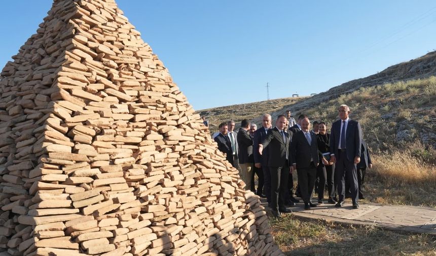 Bakan Ersoy, Perre Antik Kenti'nde yürütülen çalışmaları yerinde inceledi