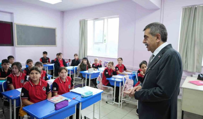 Bakan Tekin'den Yalova'da okul ziyareti