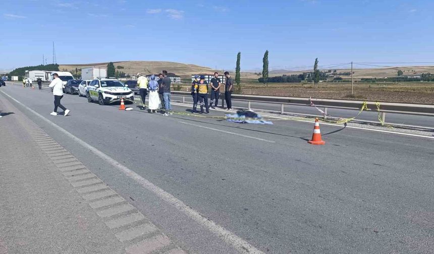 Bariyerlere çarpan motosiklet sürücüsü öldü