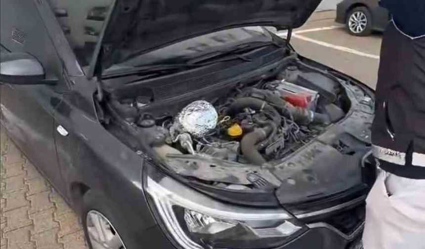 Bingöl'de otomobilin motor bölümünde esrar ele geçirildi: 3 tutuklama