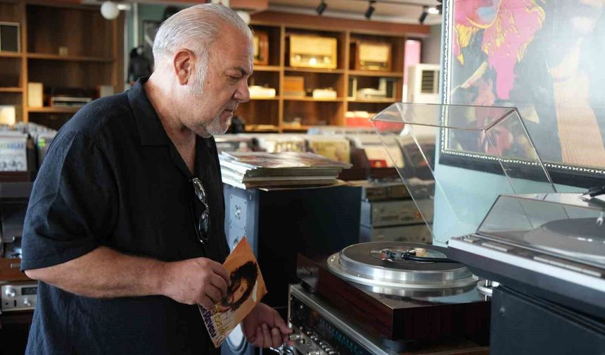 Bitpazarından başlayan plak tutkusu 40 yıldır sürüyor