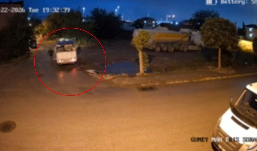 Çevreyi kirleteceklerdi, kamerayı görünce geri topladılar