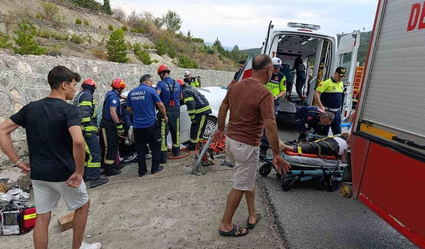 Denizli'de feci kaza: 2 arkadaş hayatını kaybetti